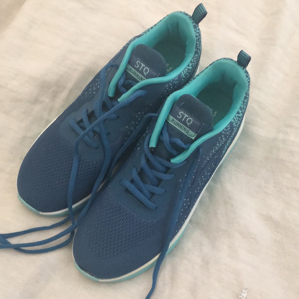 STQ Air running shoes